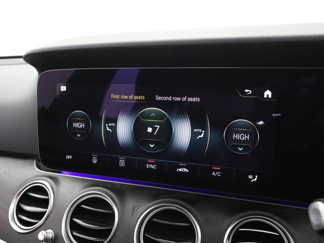 Mercedes-Benz E Class 2.0 E300dh MHEV AMG Line (Premium) — image 40