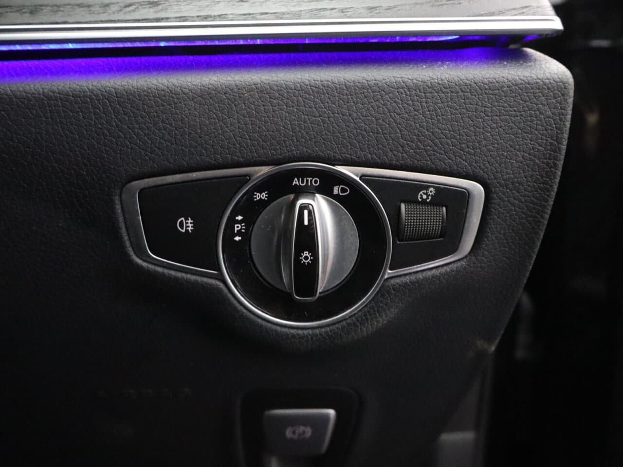 Mercedes-Benz E Class 2.0 E300dh MHEV AMG Line (Premium) — image 47