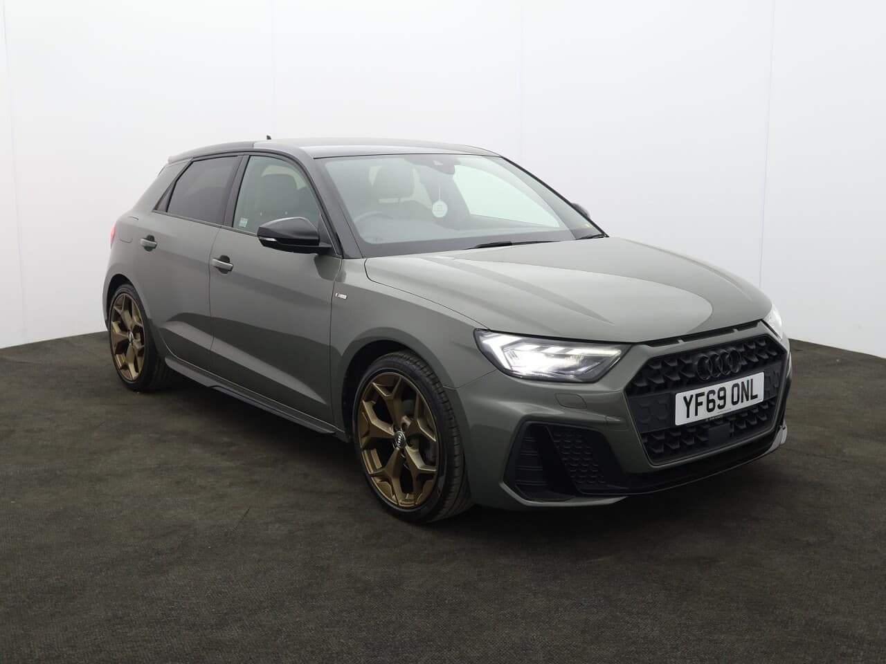 Audi A1 1.5 TFSI 35 S line Contrast Edition Sportback — image 1