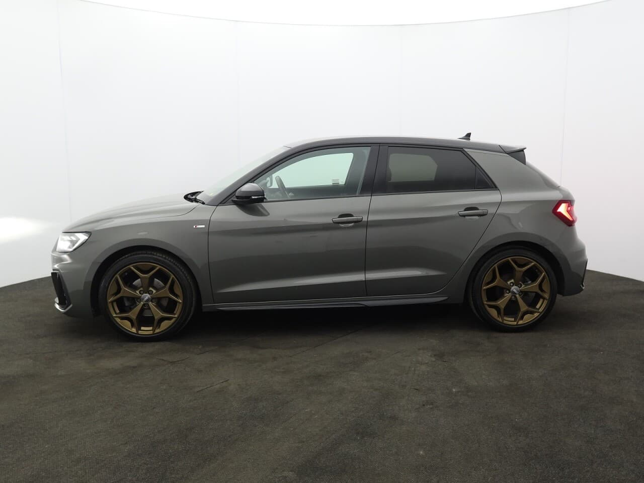 Audi A1 1.5 TFSI 35 S line Contrast Edition Sportback — image 6