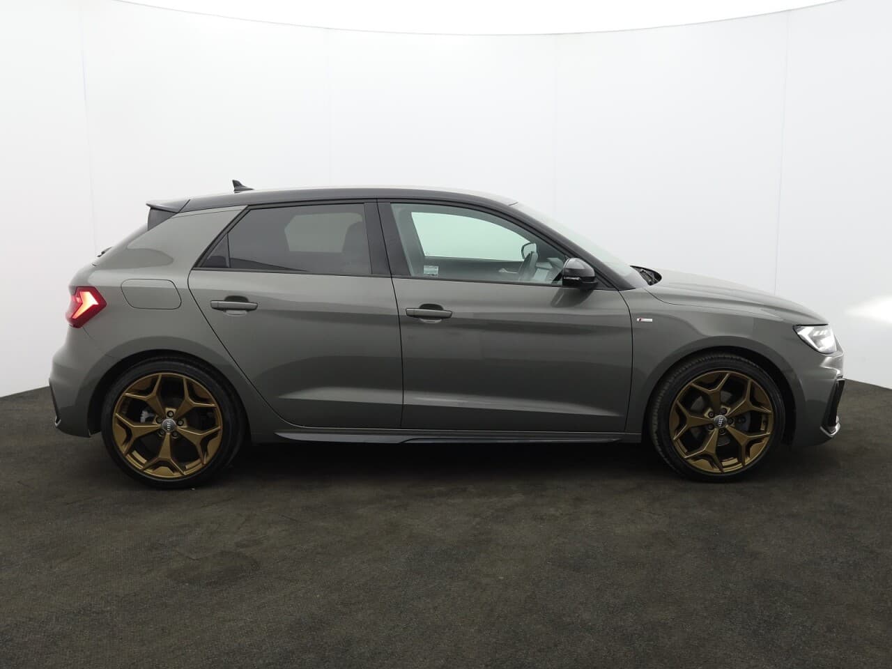 Audi A1 1.5 TFSI 35 S line Contrast Edition Sportback — image 11