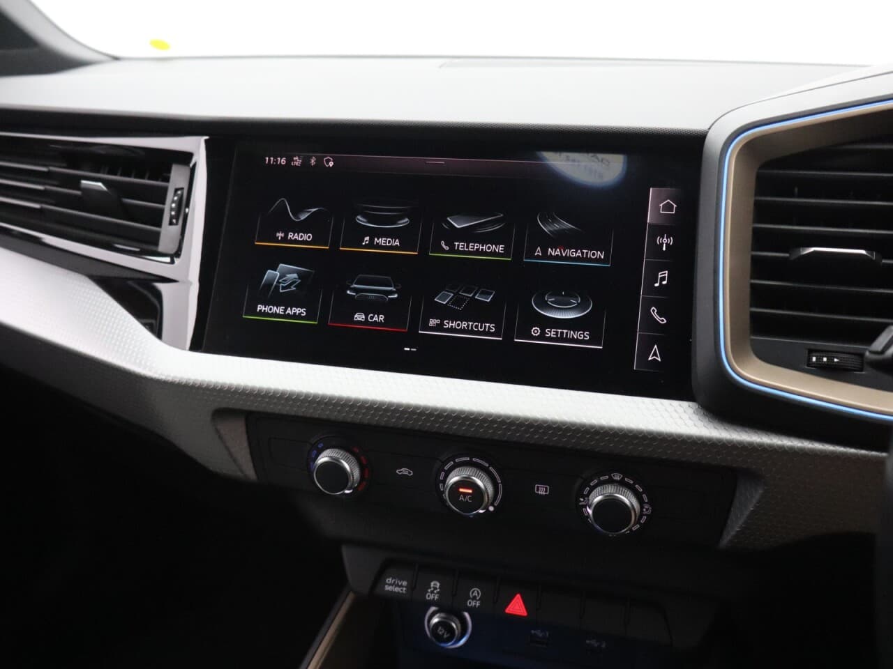 Audi A1 1.5 TFSI 35 S line Contrast Edition Sportback — image 22