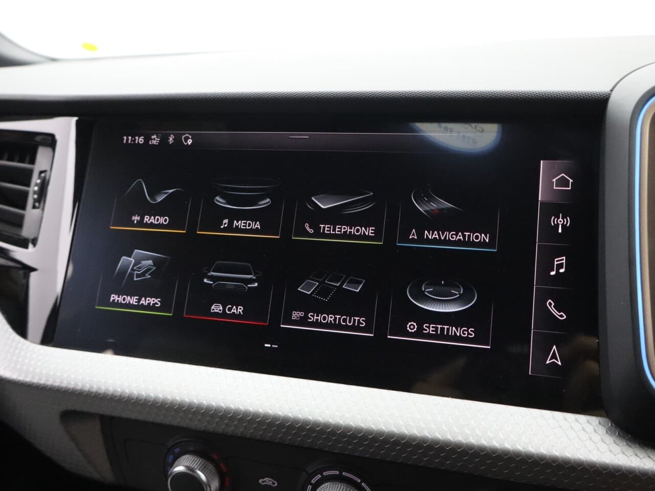 Audi A1 1.5 TFSI 35 S line Contrast Edition Sportback — image 30
