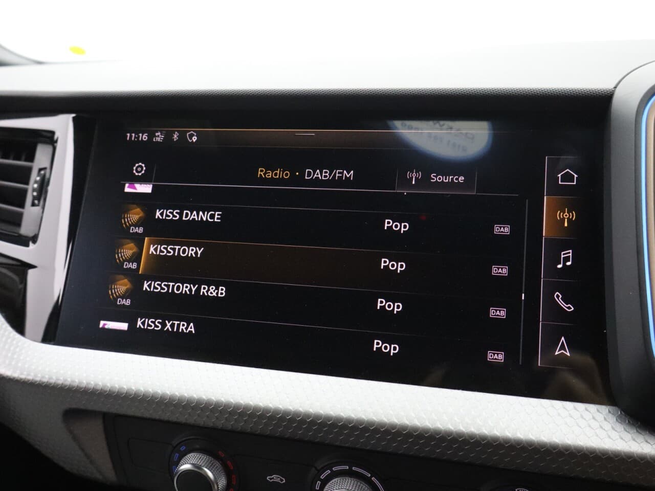 Audi A1 1.5 TFSI 35 S line Contrast Edition Sportback — image 32