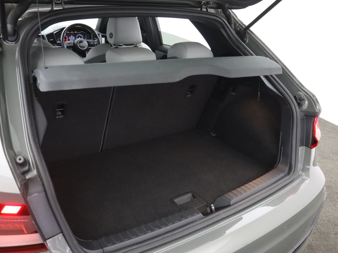 Audi A1 1.5 TFSI 35 S line Contrast Edition Sportback — image 43