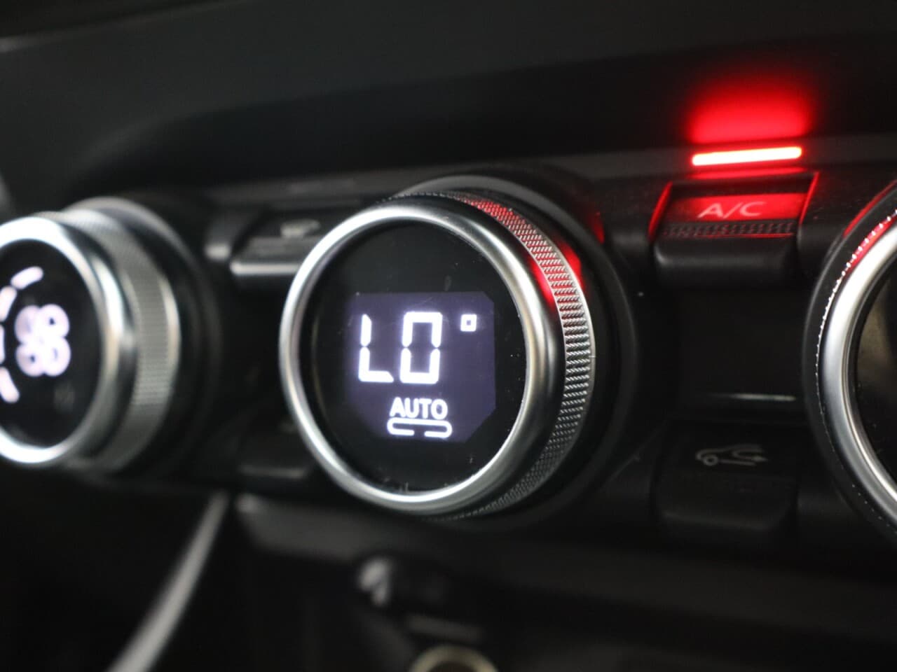 Renault Arkana 1.6 E-TECH E-Tech engineered — image 30