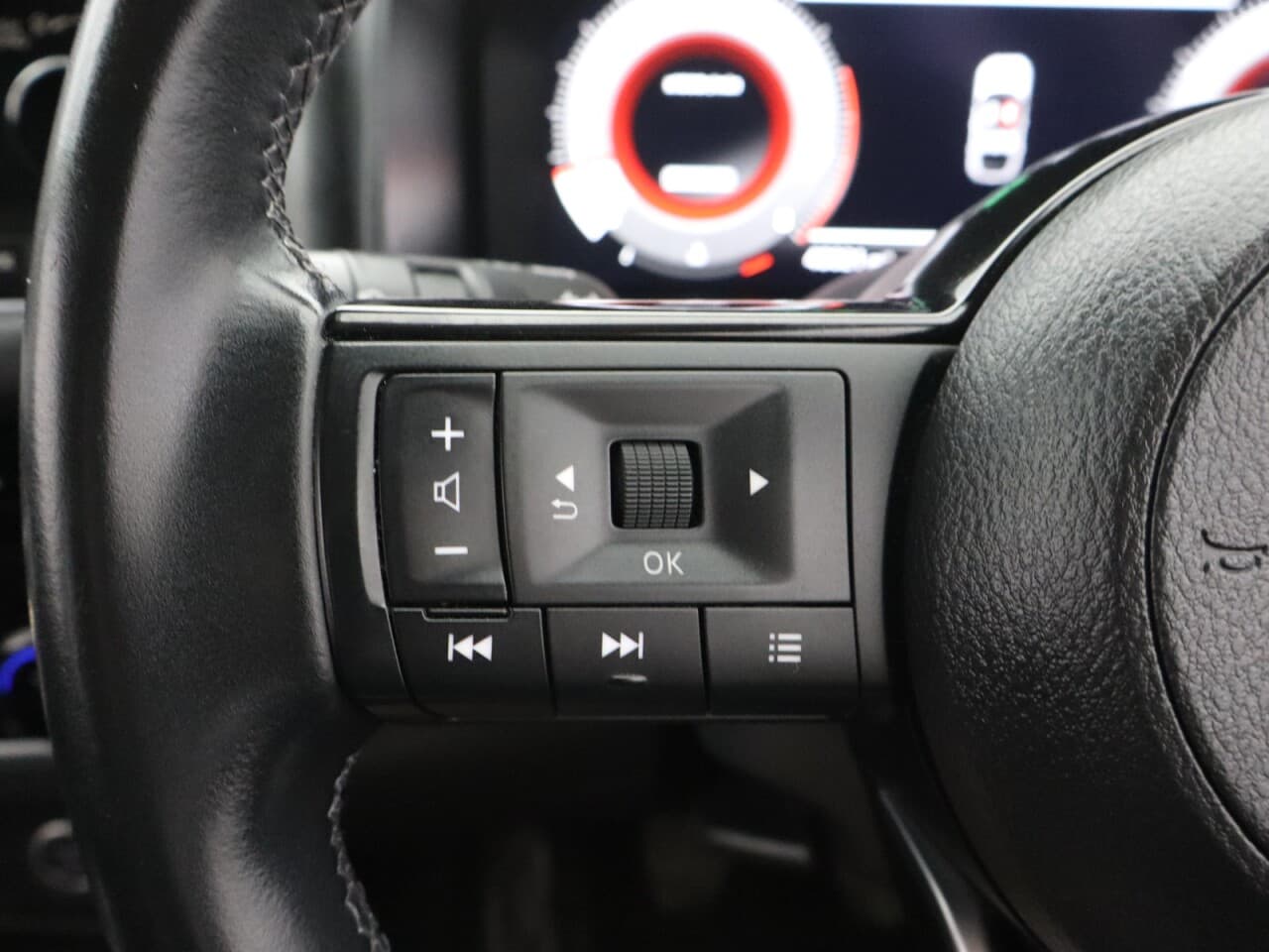 Nissan Qashqai 1.3 DIG-T MHEV N-Connecta — image 17