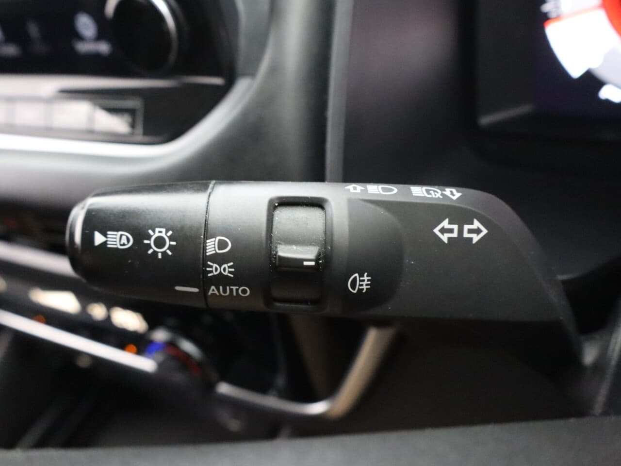 Nissan Qashqai 1.3 DIG-T MHEV N-Connecta — image 39