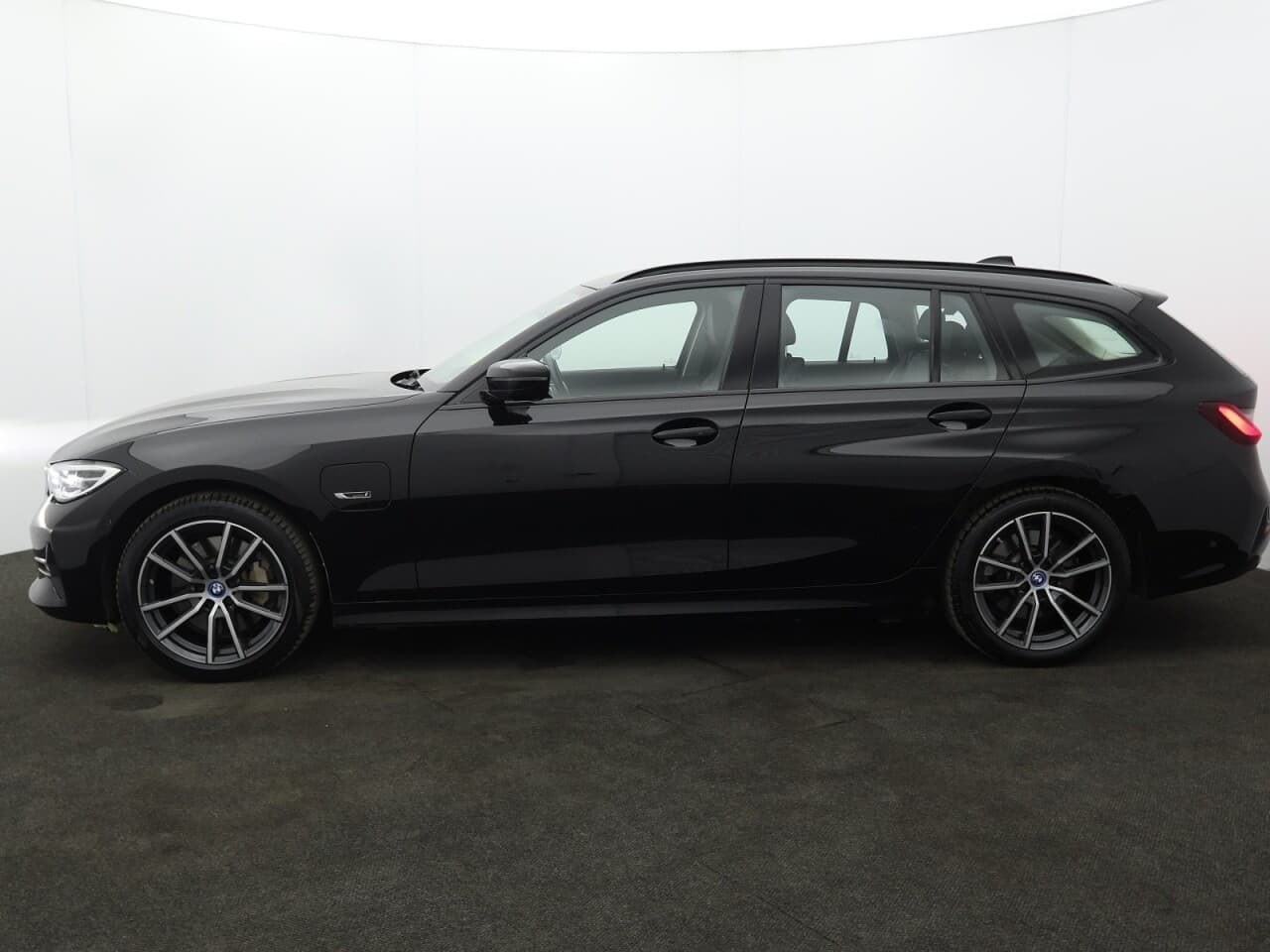 BMW 3 Series 2.0 330e 12kWh Sport Pro Touring — image 6