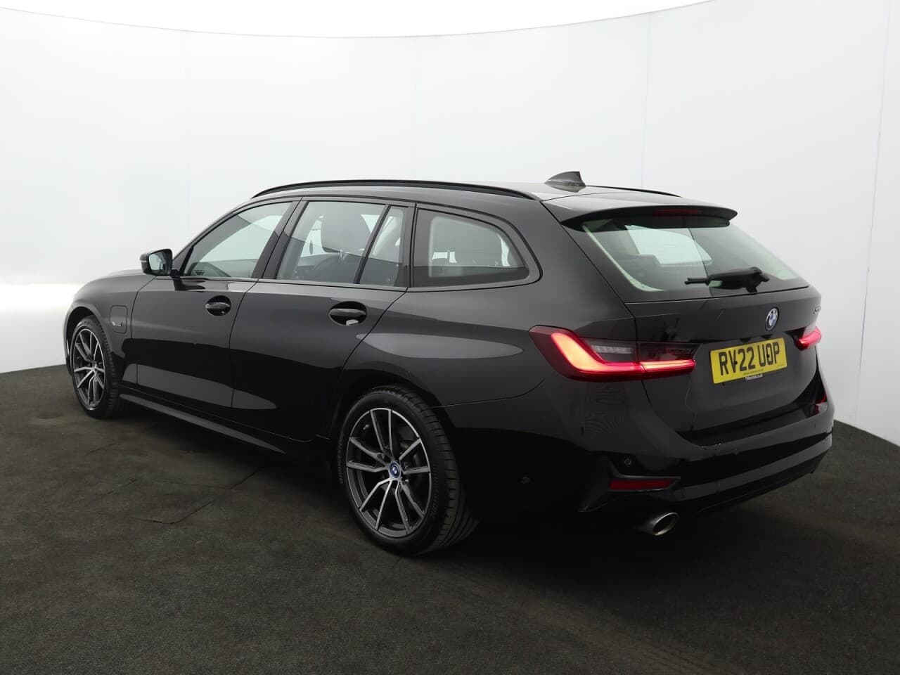 BMW 3 Series 2.0 330e 12kWh Sport Pro Touring — image 8
