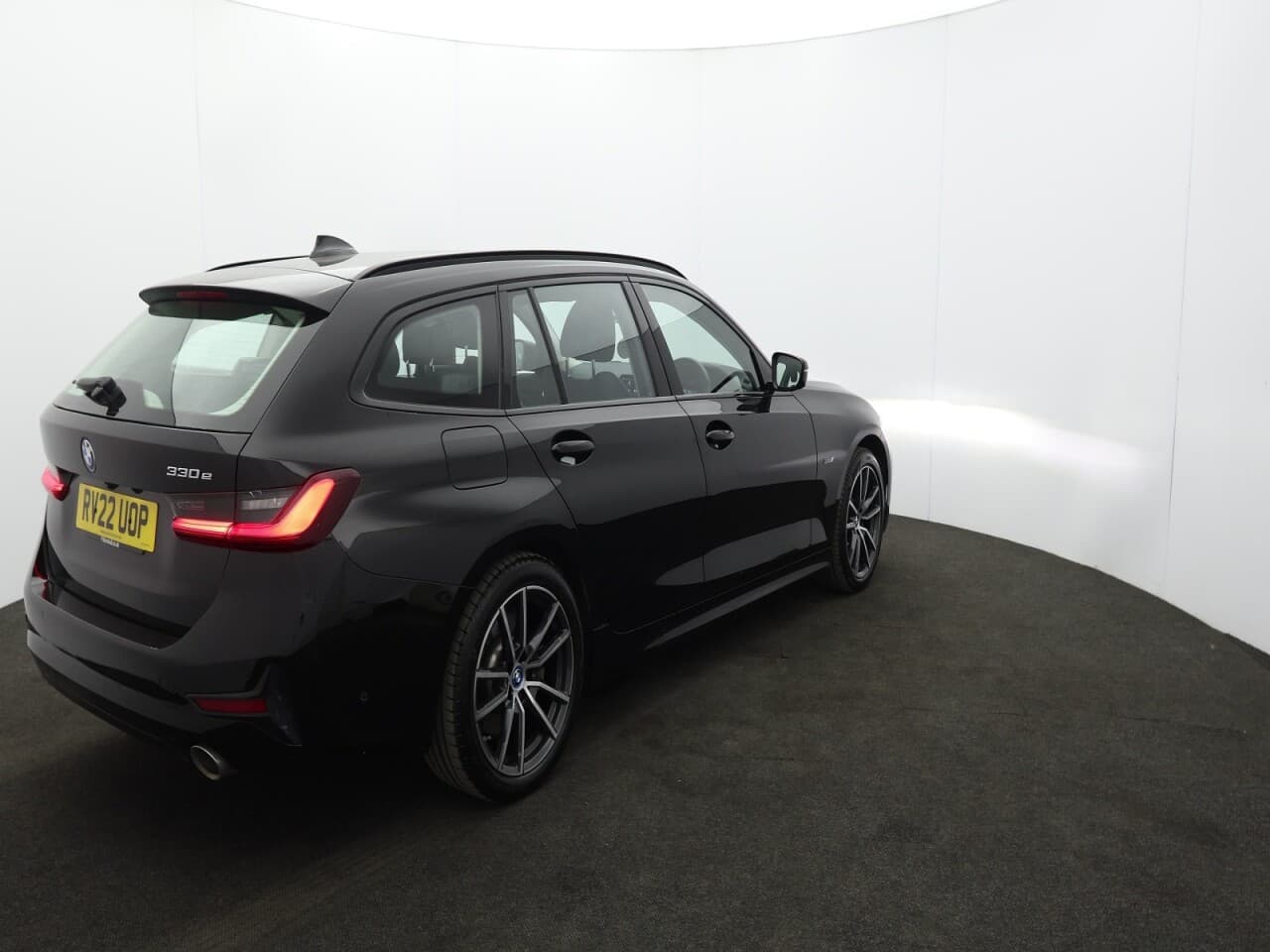 BMW 3 Series 2.0 330e 12kWh Sport Pro Touring — image 10