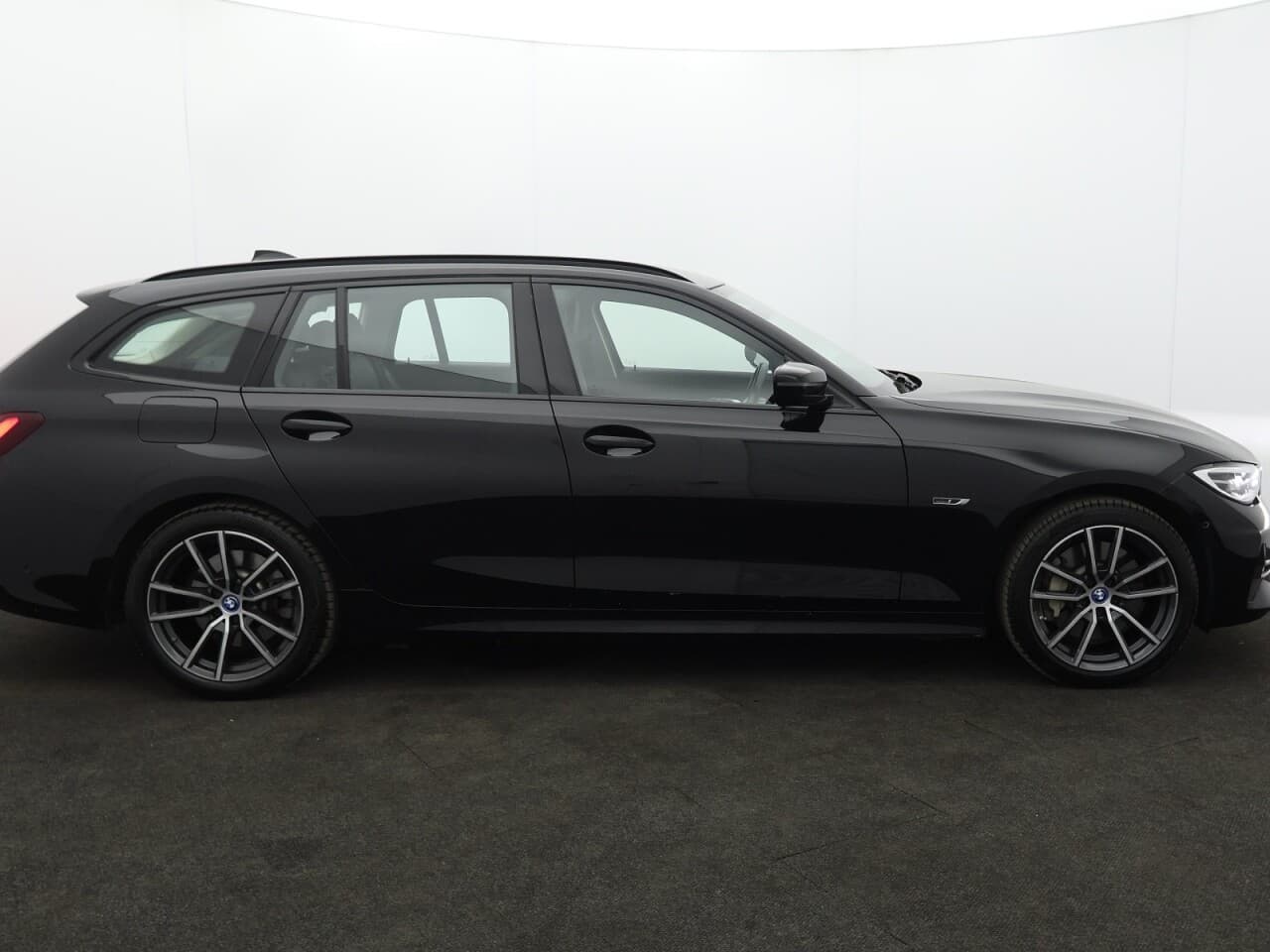 BMW 3 Series 2.0 330e 12kWh Sport Pro Touring — image 11