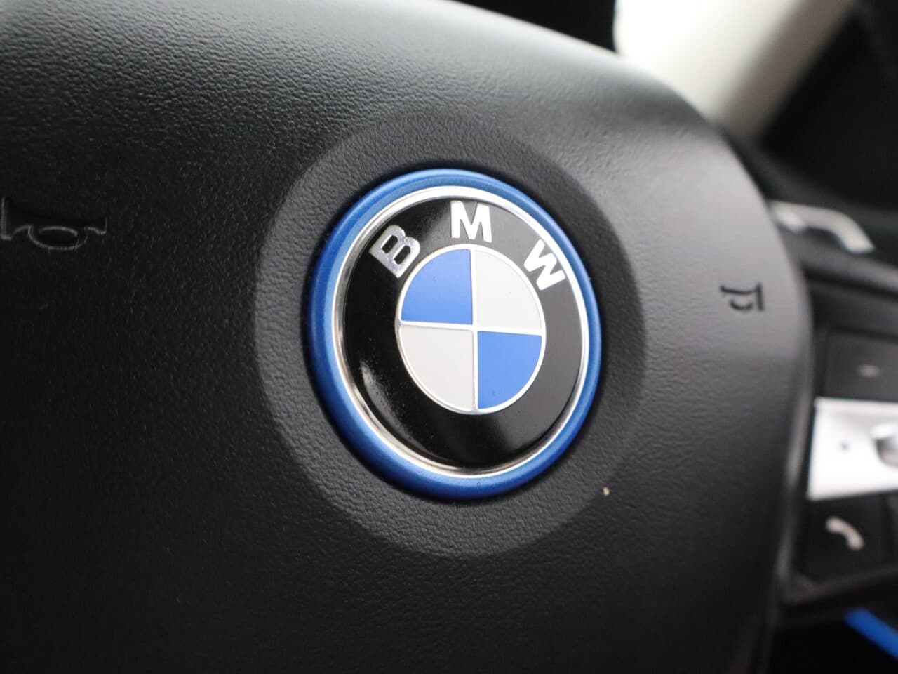 BMW 3 Series 2.0 330e 12kWh Sport Pro Touring — image 20