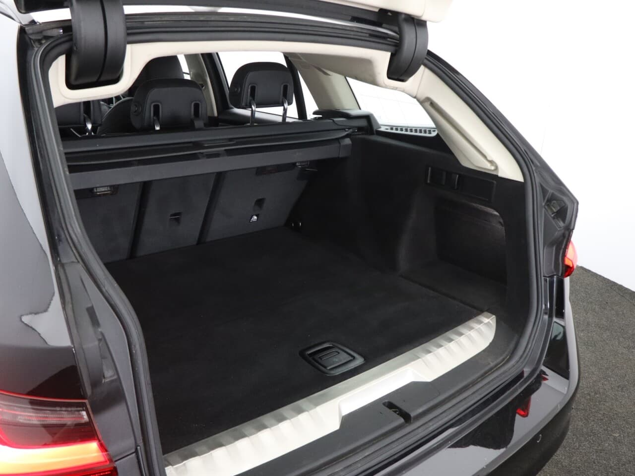 BMW 3 Series 2.0 330e 12kWh Sport Pro Touring — image 54