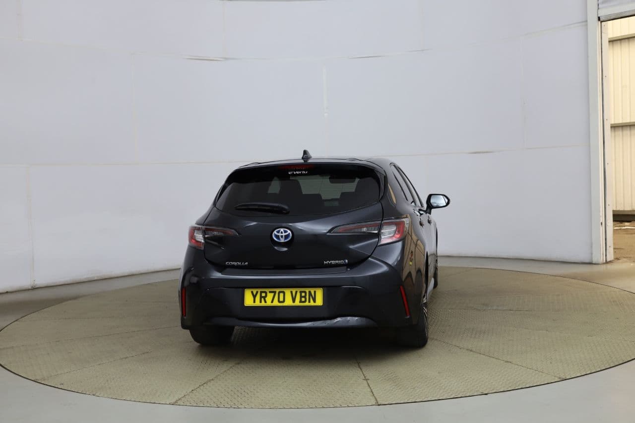 Toyota Corolla 1.8 VVT-h Design — image 6