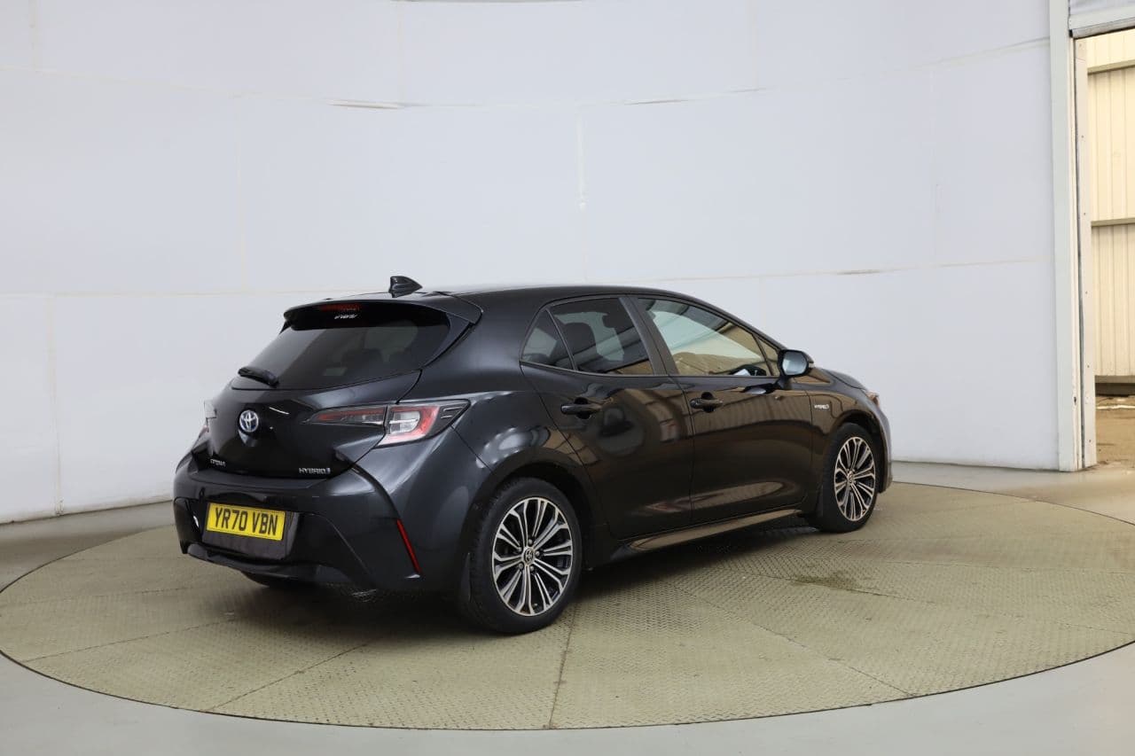 Toyota Corolla 1.8 VVT-h Design — image 8