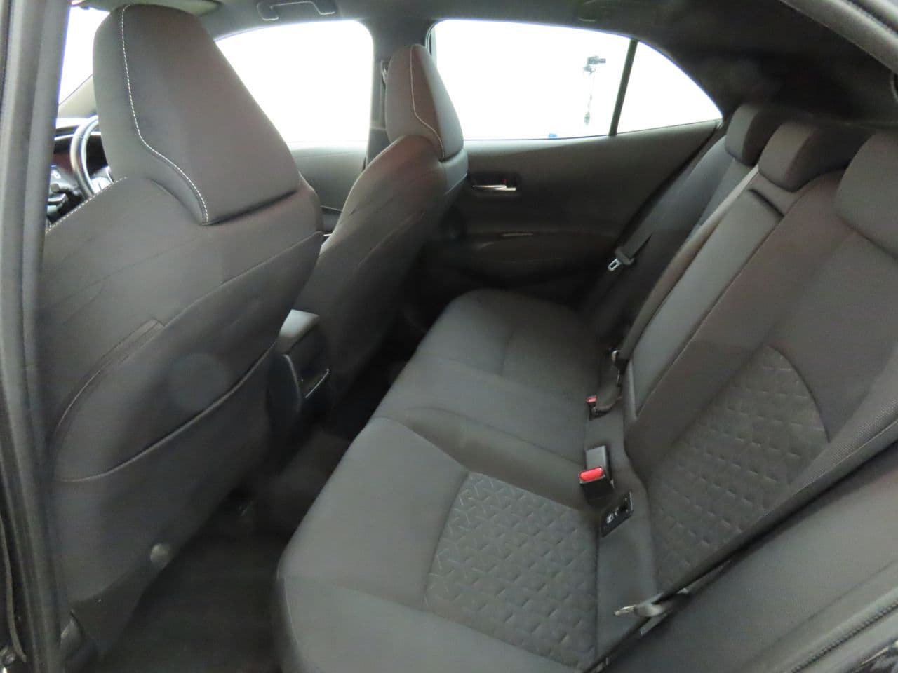Toyota Corolla 1.8 VVT-h Design — image 12