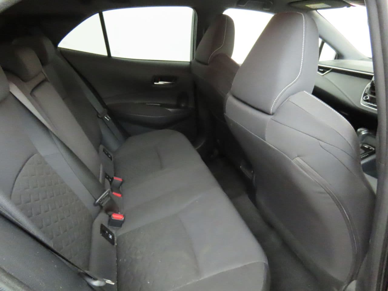 Toyota Corolla 1.8 VVT-h Design — image 13