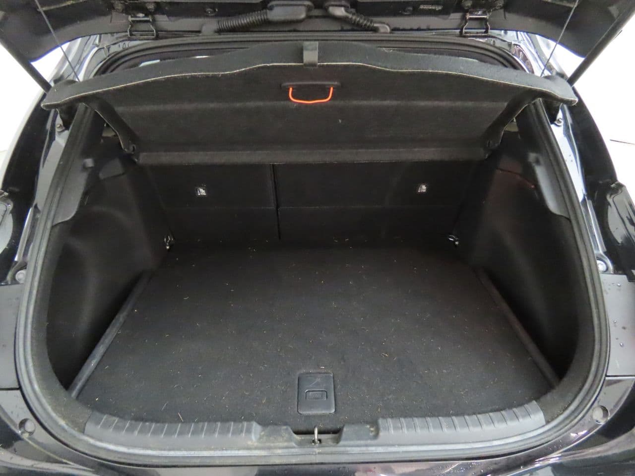 Toyota Corolla 1.8 VVT-h Design — image 14