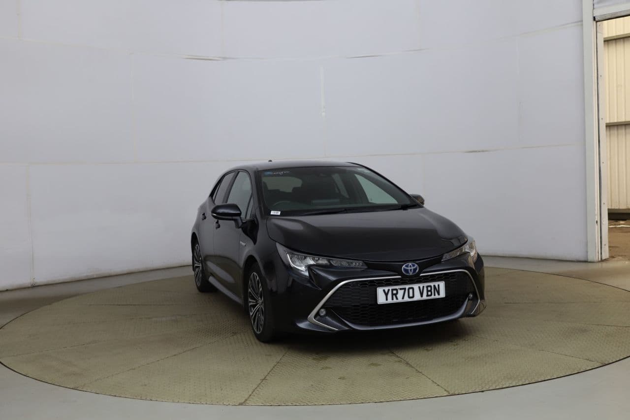 Toyota Corolla 1.8 VVT-h Design — image 1