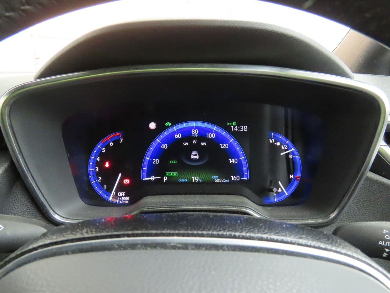 Toyota Corolla 1.8 VVT-h Design — image 11