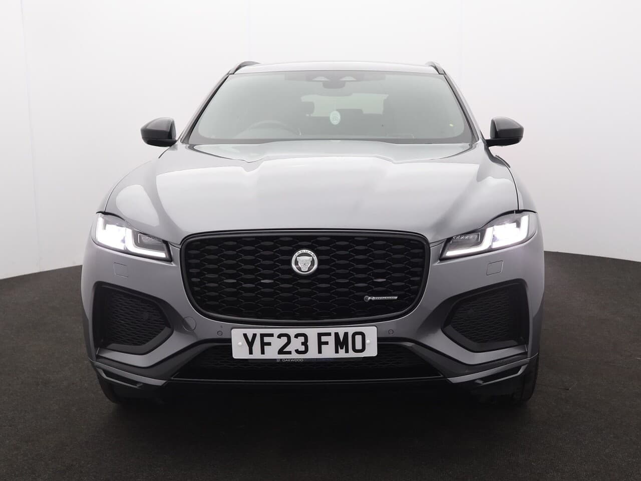Jaguar F-Pace 2.0 D200 MHEV R-Dynamic HSE Black — image 4