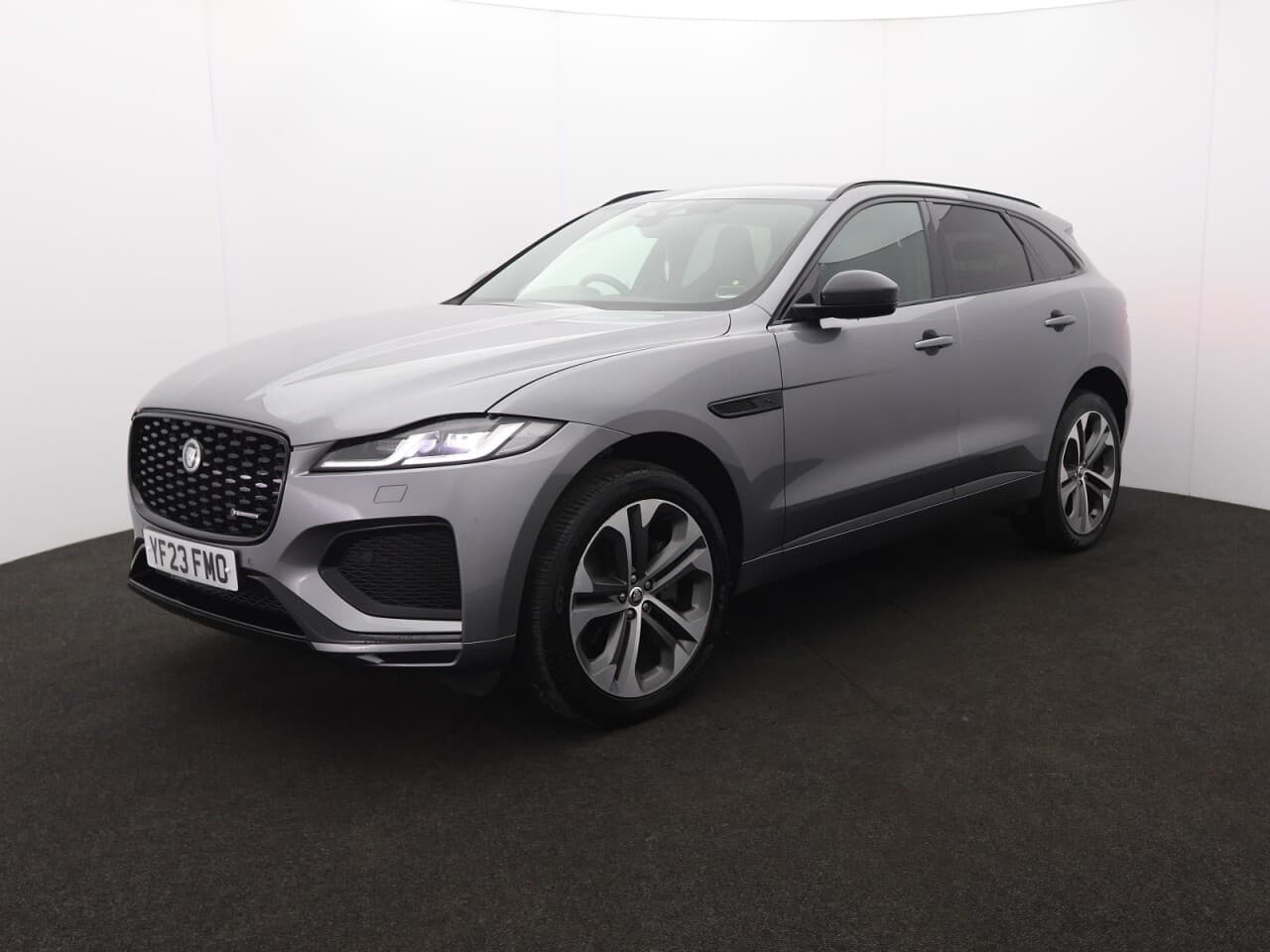 Jaguar F-Pace 2.0 D200 MHEV R-Dynamic HSE Black — image 5