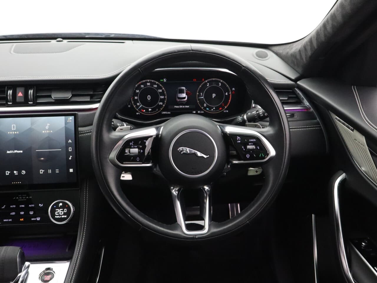 Jaguar F-Pace 2.0 D200 MHEV R-Dynamic HSE Black — image 16