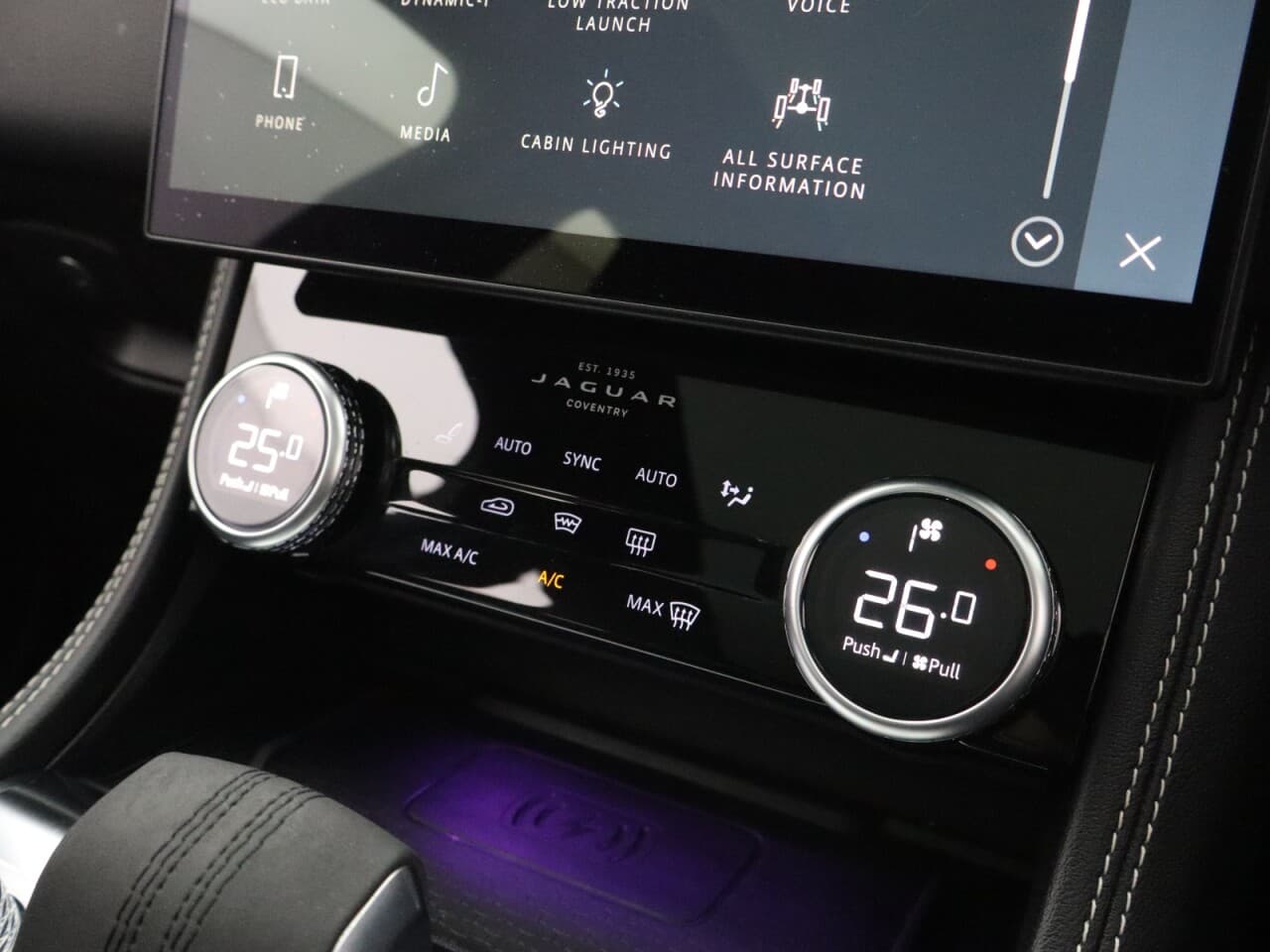 Jaguar F-Pace 2.0 D200 MHEV R-Dynamic HSE Black — image 34
