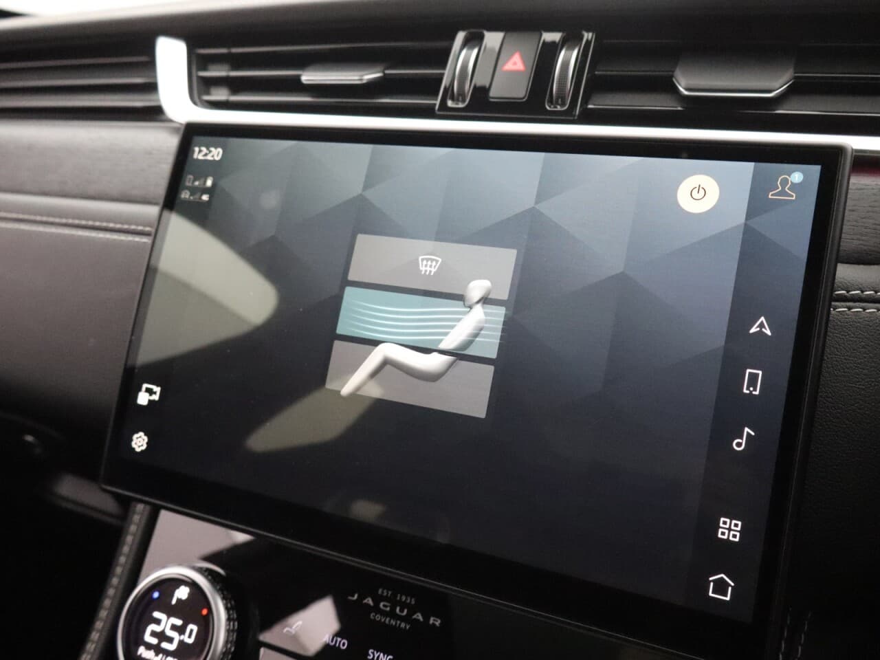 Jaguar F-Pace 2.0 D200 MHEV R-Dynamic HSE Black — image 42