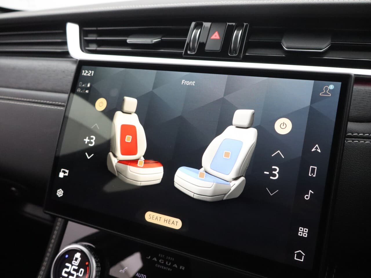 Jaguar F-Pace 2.0 D200 MHEV R-Dynamic HSE Black — image 44