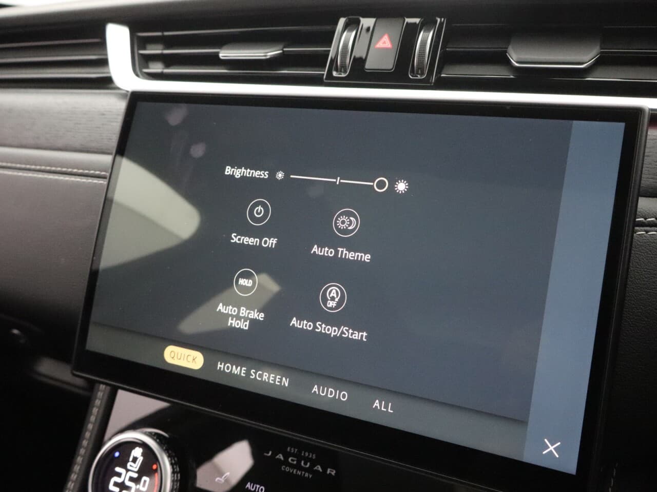 Jaguar F-Pace 2.0 D200 MHEV R-Dynamic HSE Black — image 46