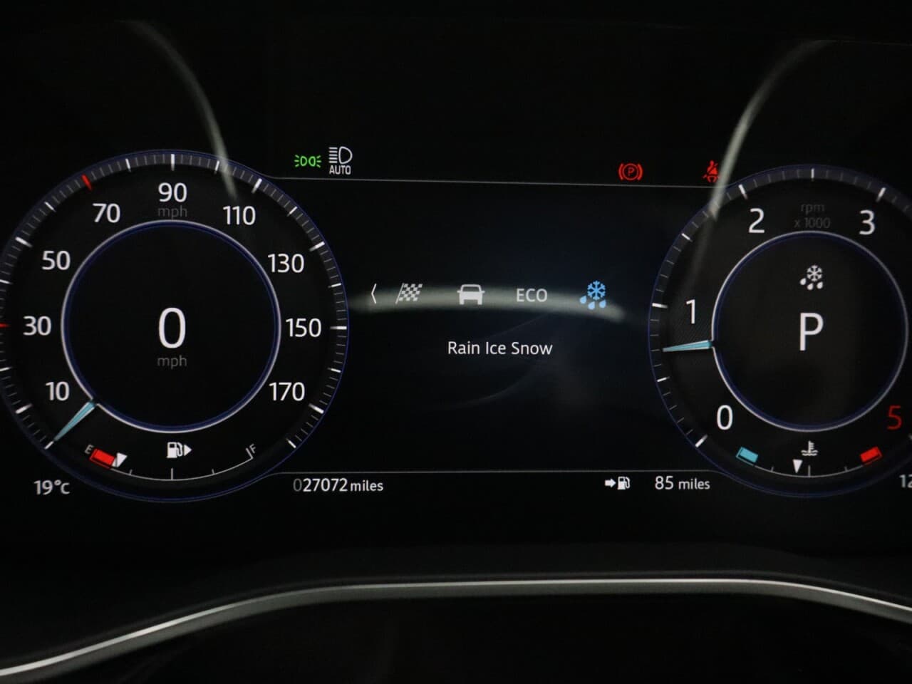 Jaguar F-Pace 2.0 D200 MHEV R-Dynamic HSE Black — image 52