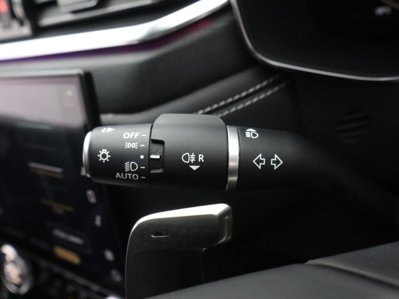 Jaguar F-Pace 2.0 D200 MHEV R-Dynamic HSE Black — image 55
