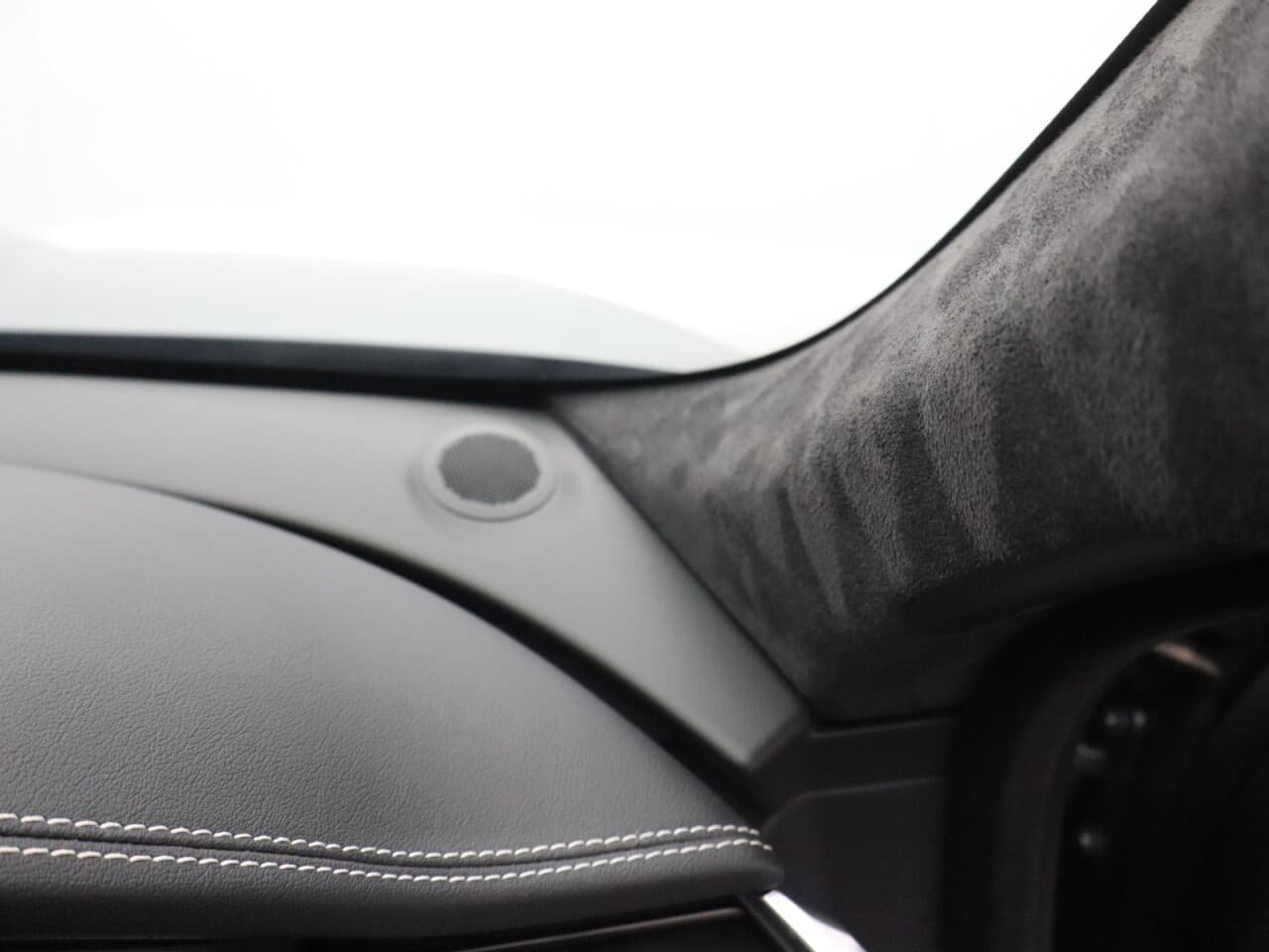 Jaguar F-Pace 2.0 D200 MHEV R-Dynamic HSE Black — image 61