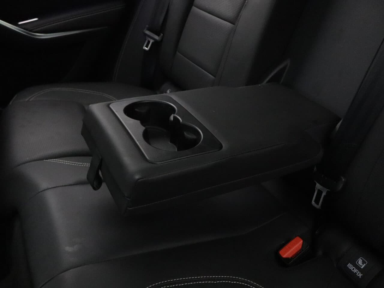 Jaguar F-Pace 2.0 D200 MHEV R-Dynamic HSE Black — image 71