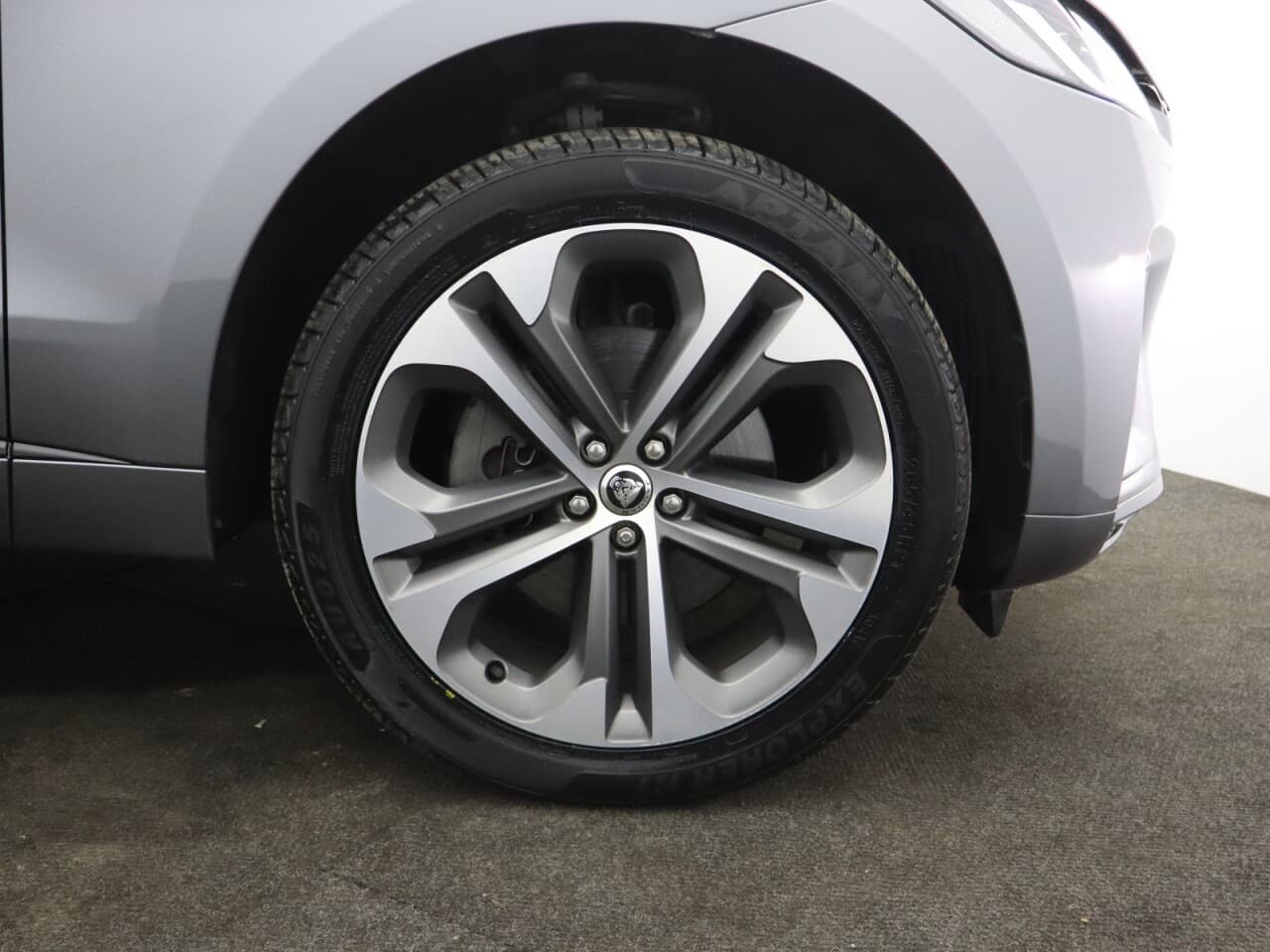Jaguar F-Pace 2.0 D200 MHEV R-Dynamic HSE Black — image 72