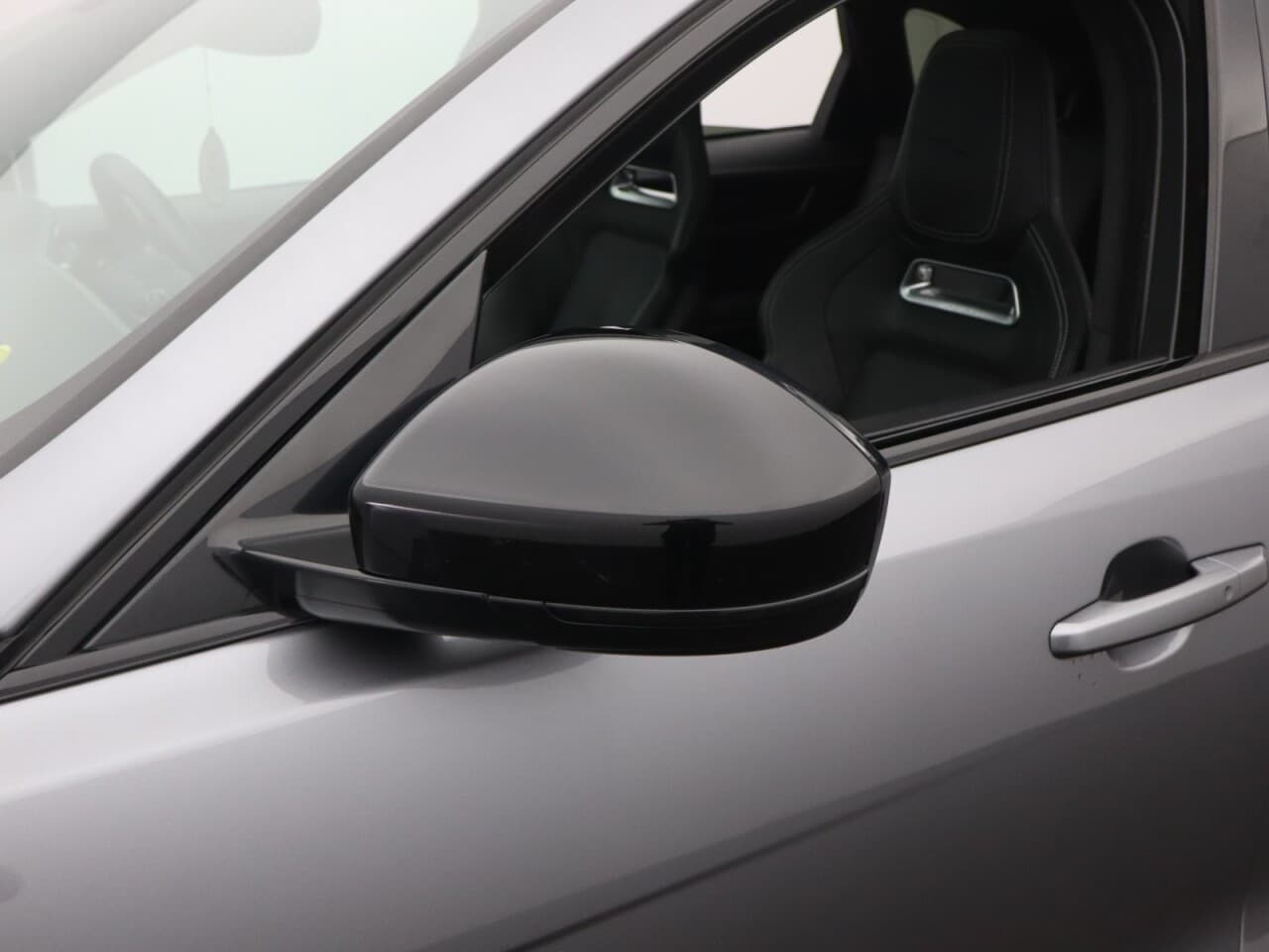 Jaguar F-Pace 2.0 D200 MHEV R-Dynamic HSE Black — image 73