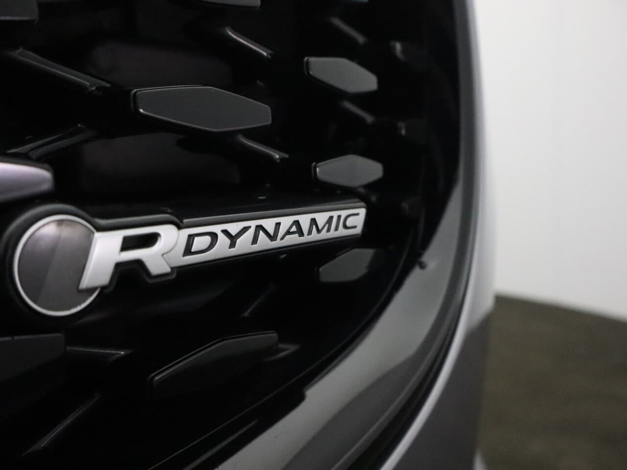 Jaguar F-Pace 2.0 D200 MHEV R-Dynamic HSE Black — image 80