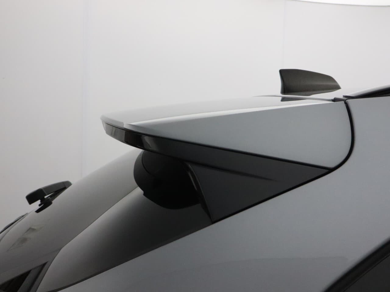 Jaguar F-Pace 2.0 D200 MHEV R-Dynamic HSE Black — image 81