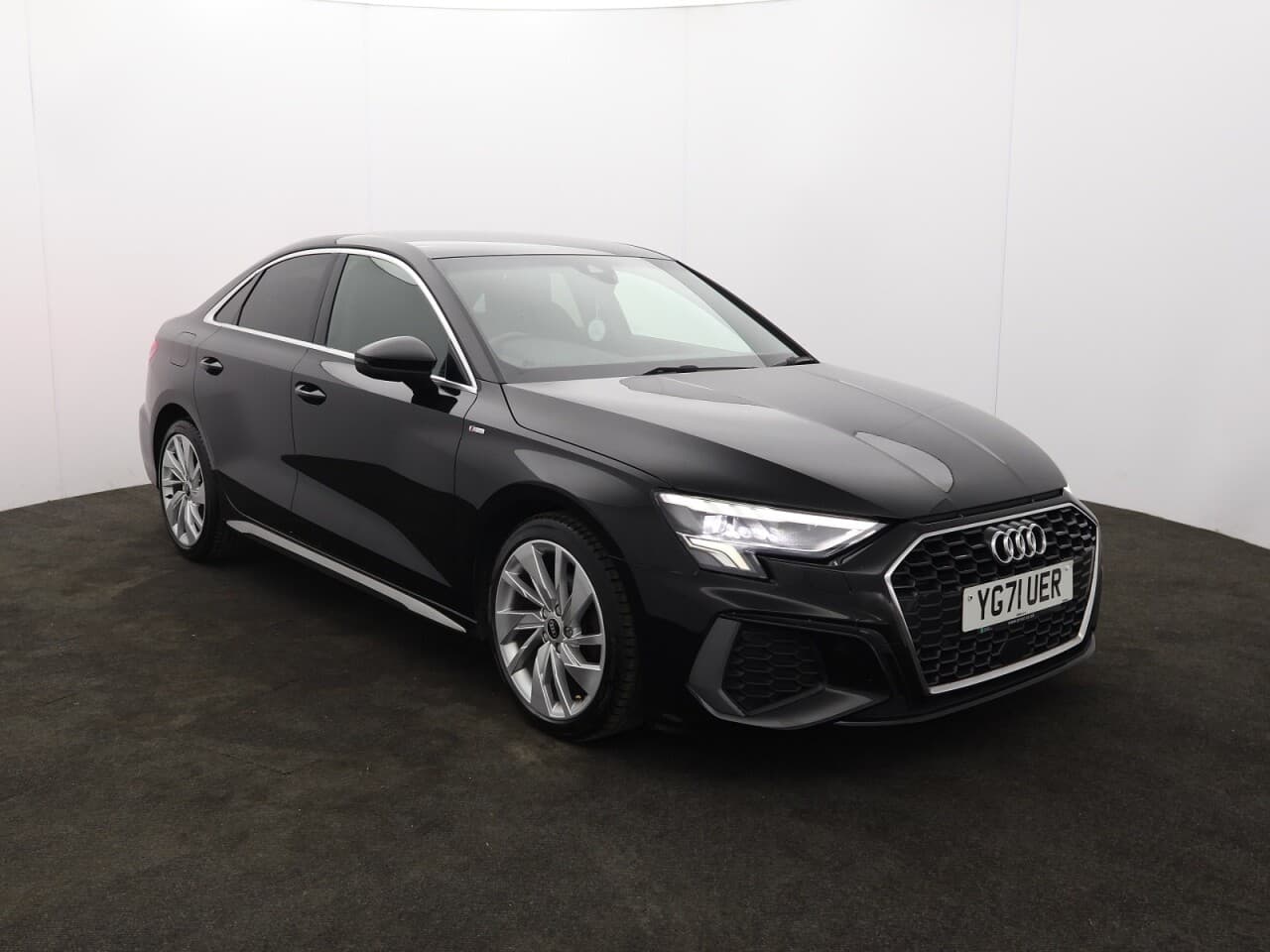 Audi A3 1.0 TFSI 30 S line view 1