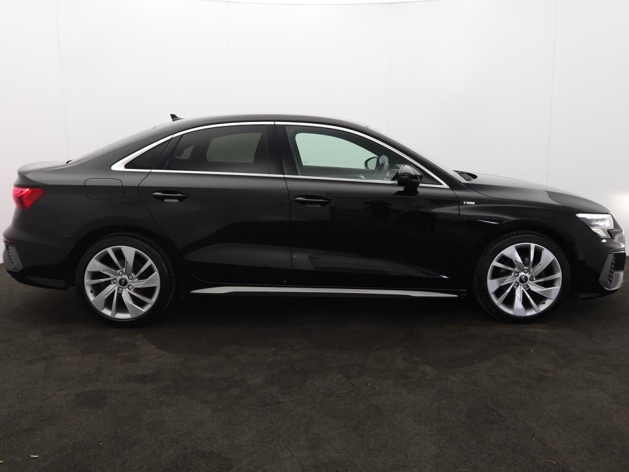 Audi A3 1.0 TFSI 30 S line — image 11