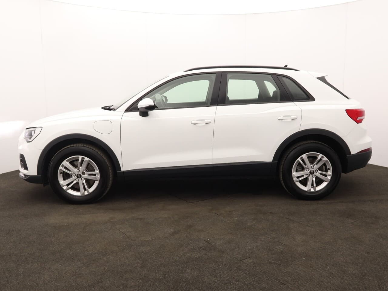 Audi Q3 1.4 TFSIe 45 Technik — image 6