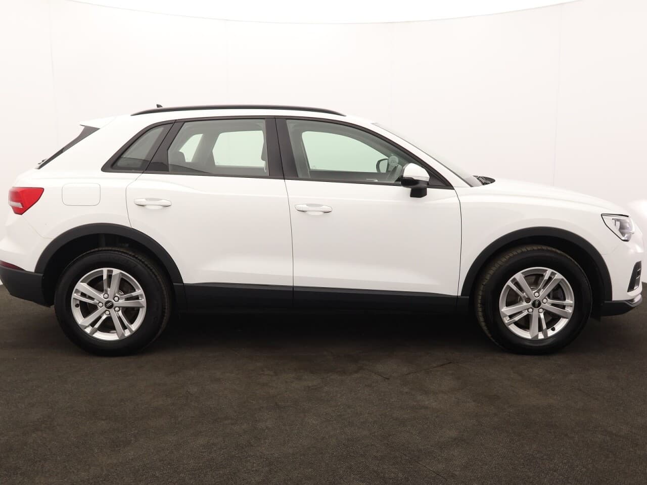 Audi Q3 1.4 TFSIe 45 Technik — image 11