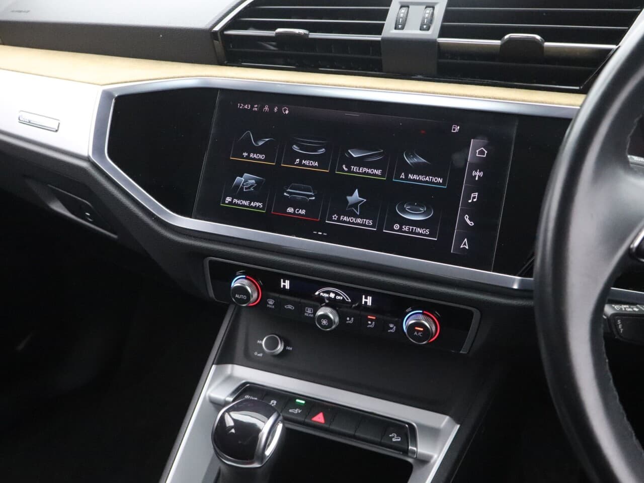 Audi Q3 1.4 TFSIe 45 Technik — image 22