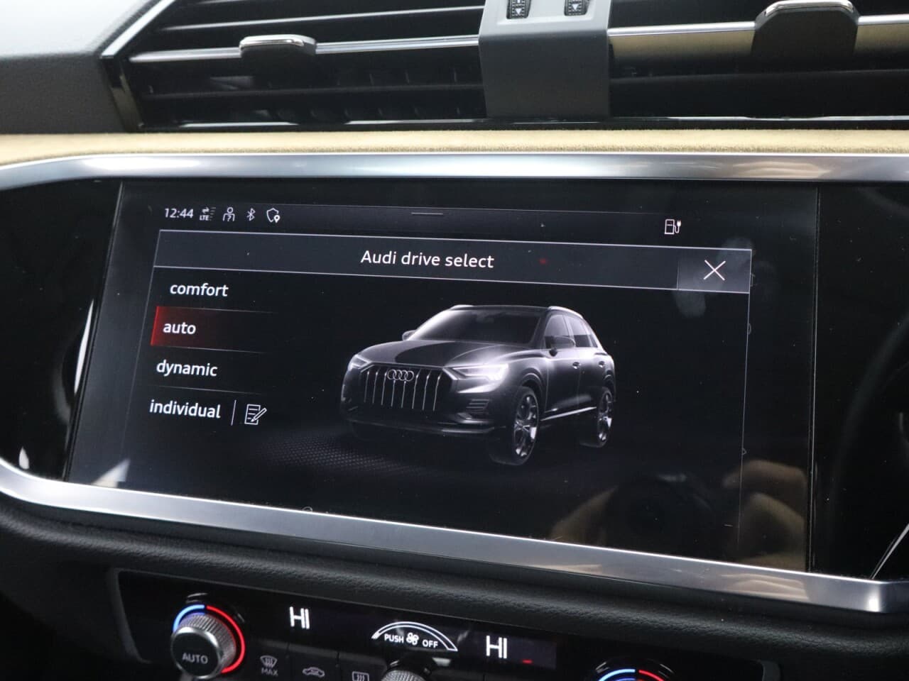 Audi Q3 1.4 TFSIe 45 Technik — image 34