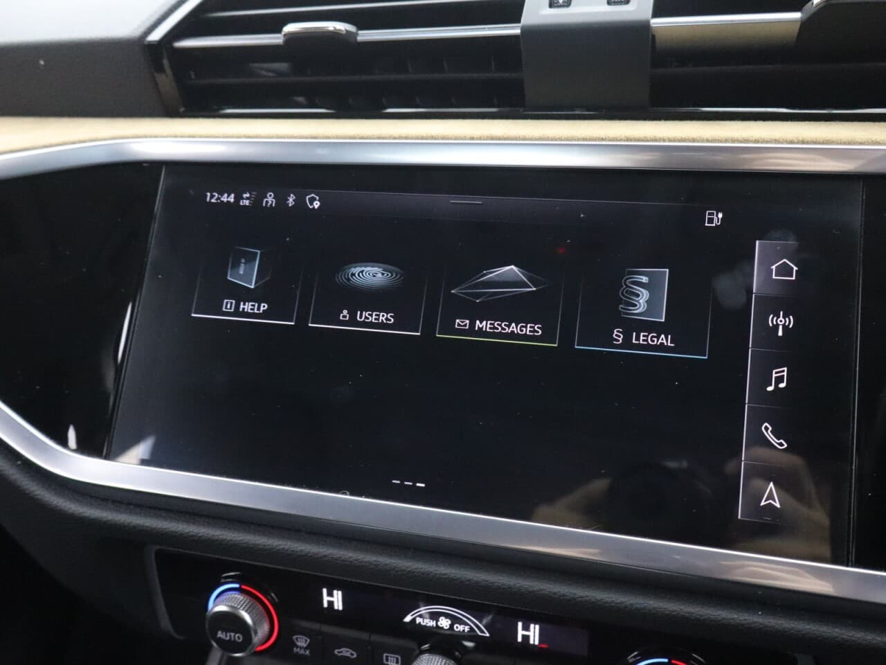Audi Q3 1.4 TFSIe 45 Technik — image 37