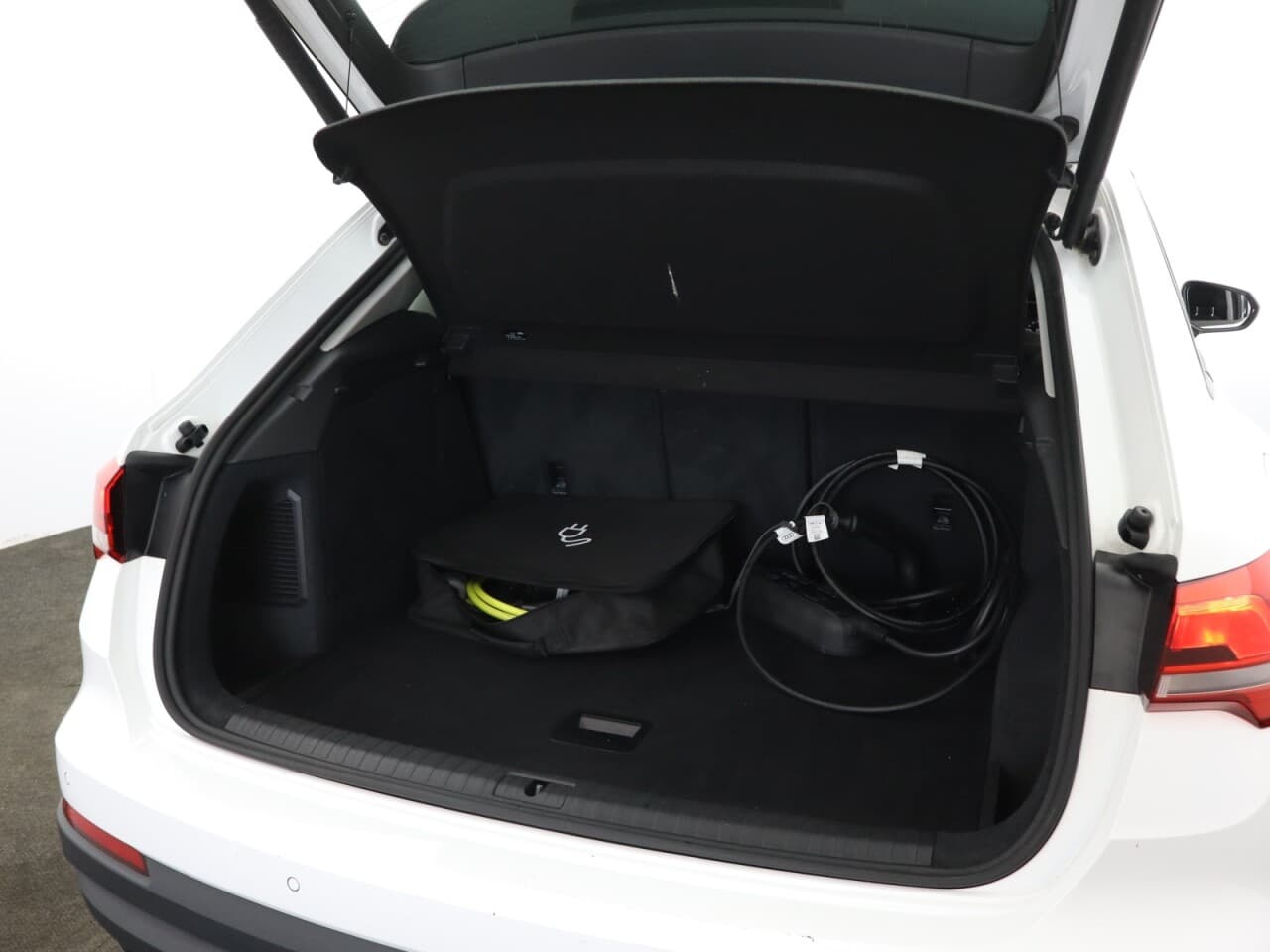 Audi Q3 1.4 TFSIe 45 Technik — image 44