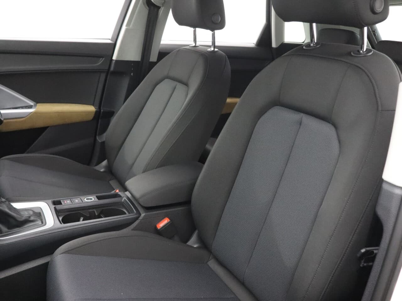 Audi Q3 1.4 TFSIe 45 Technik — image 41