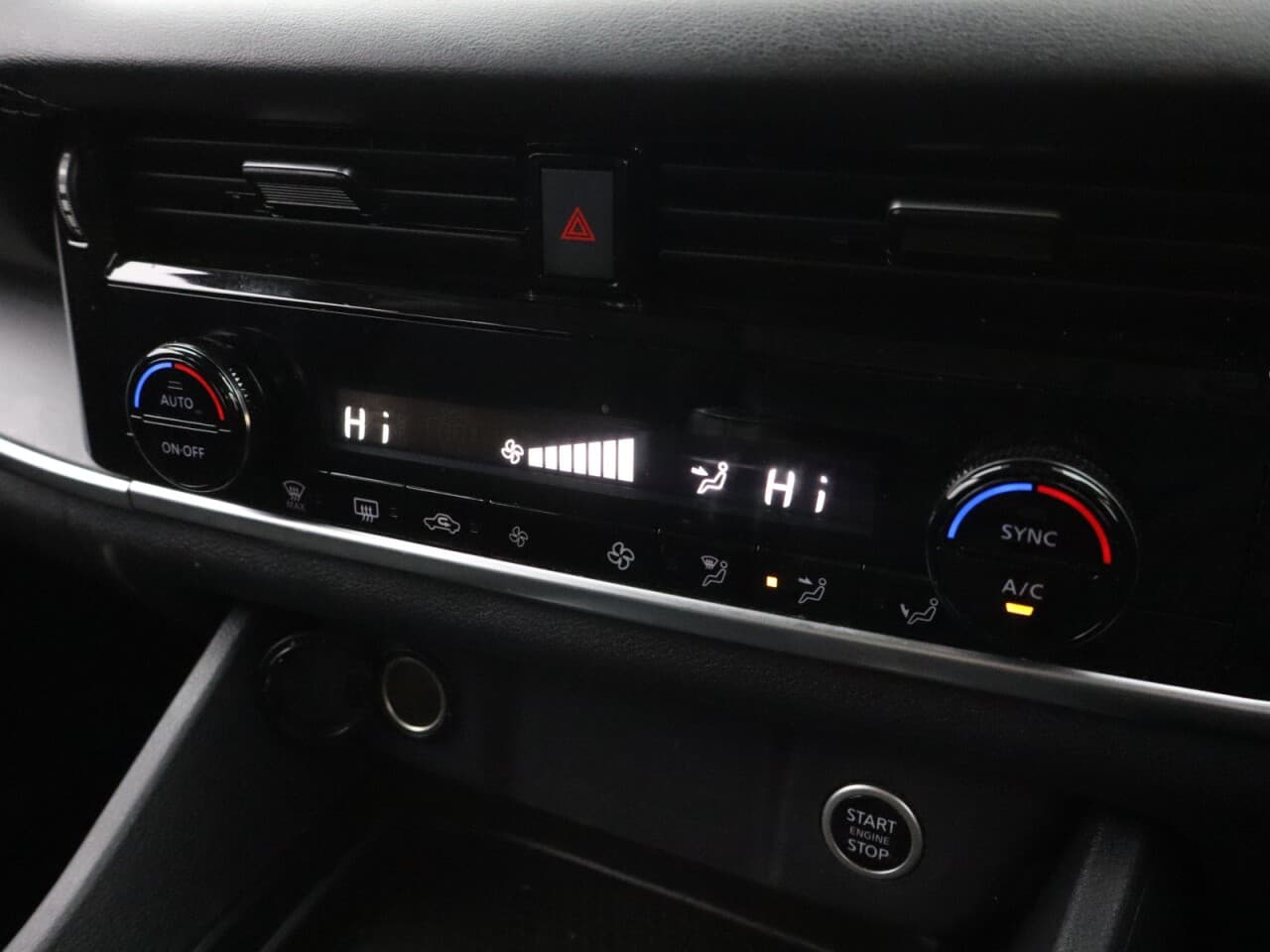 Nissan Qashqai 1.3 DIG-T MHEV Acenta Premium — image 30